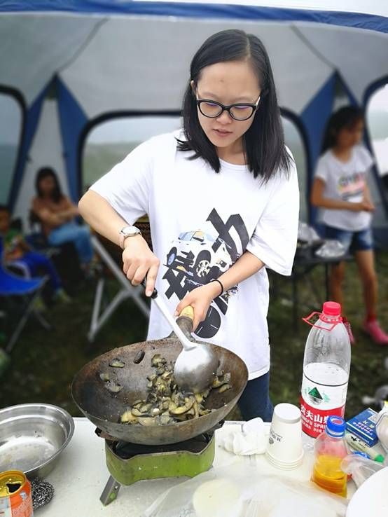 一家三口玩穿越  秦女士